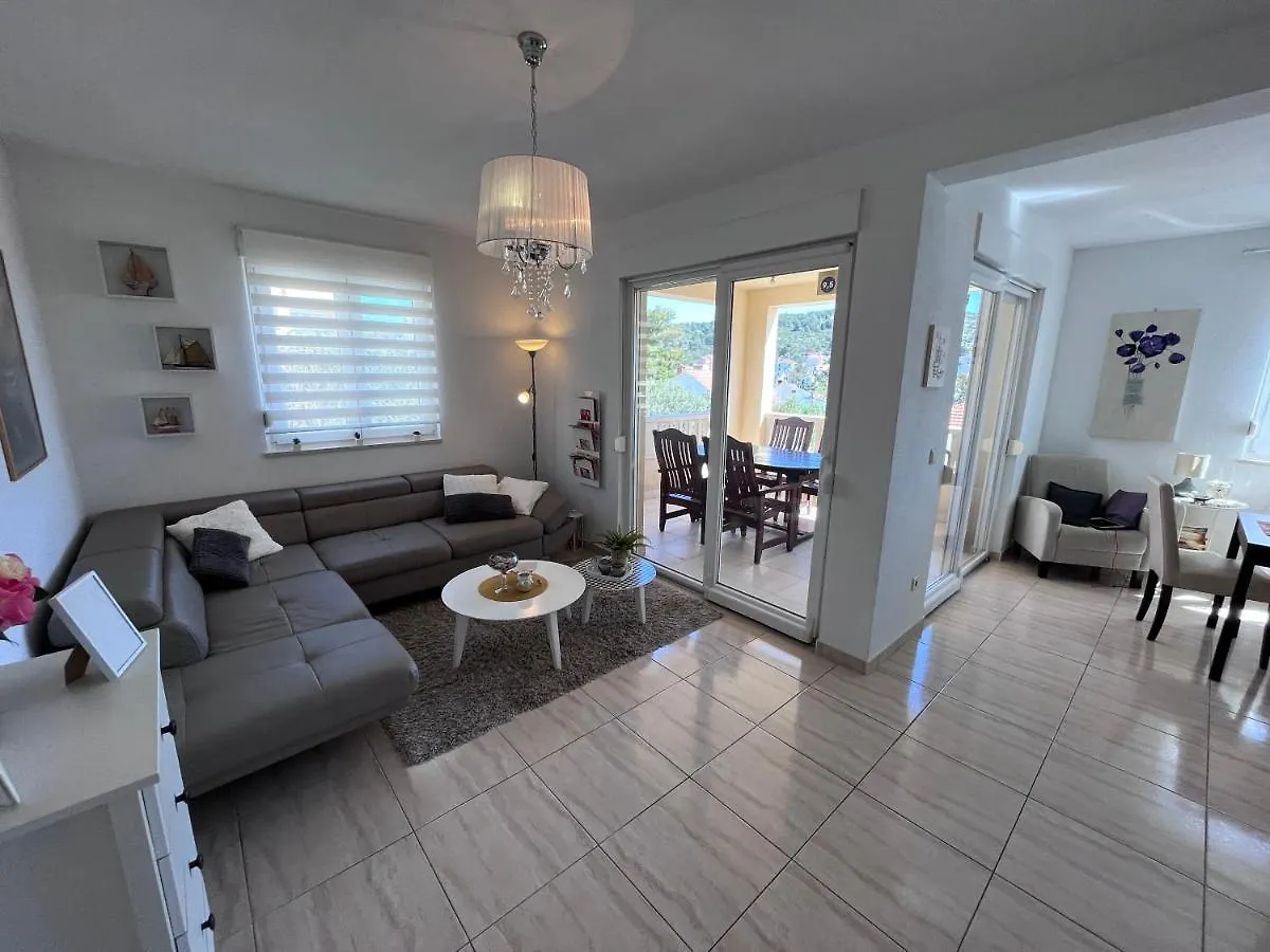 Mavarstica Bay View Apartment With Garage Trogir