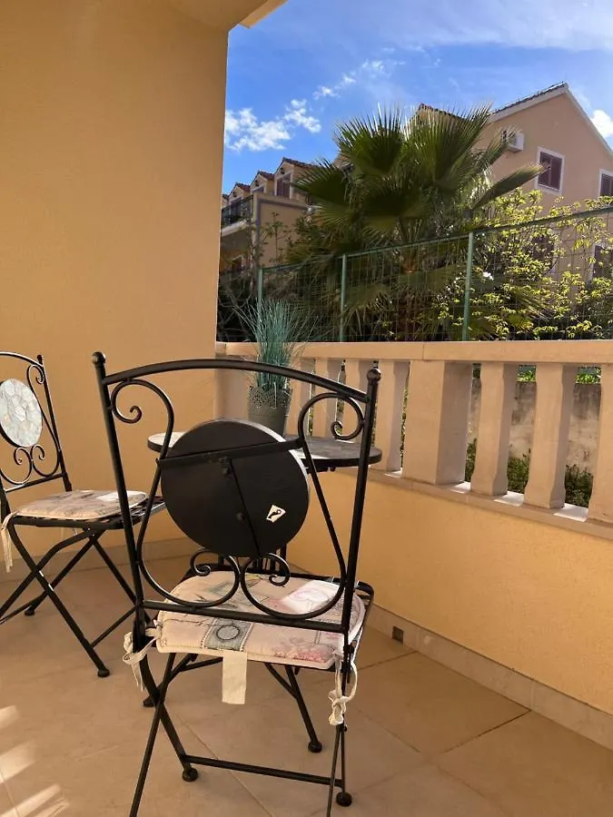 Mavarstica Bay View Apartment With Garage Trogir 0*,