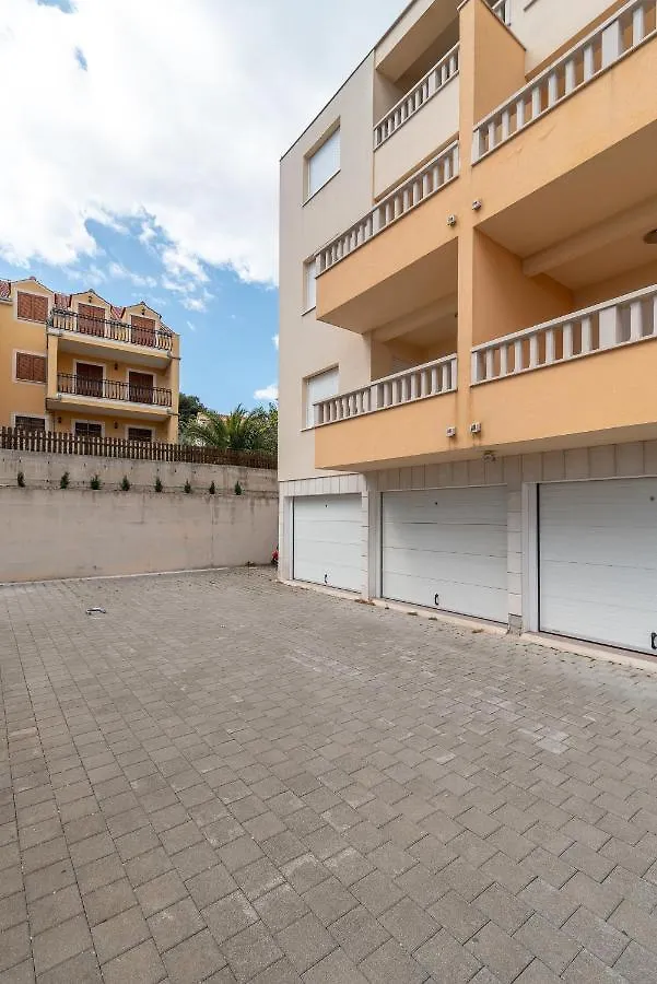 Mavarstica Bay View Apartment With Garage Trogir