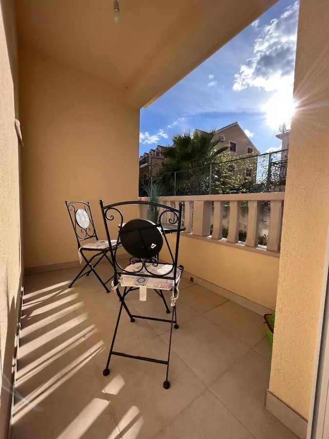 Mavarstica Bay View Apartment With Garage Trogir