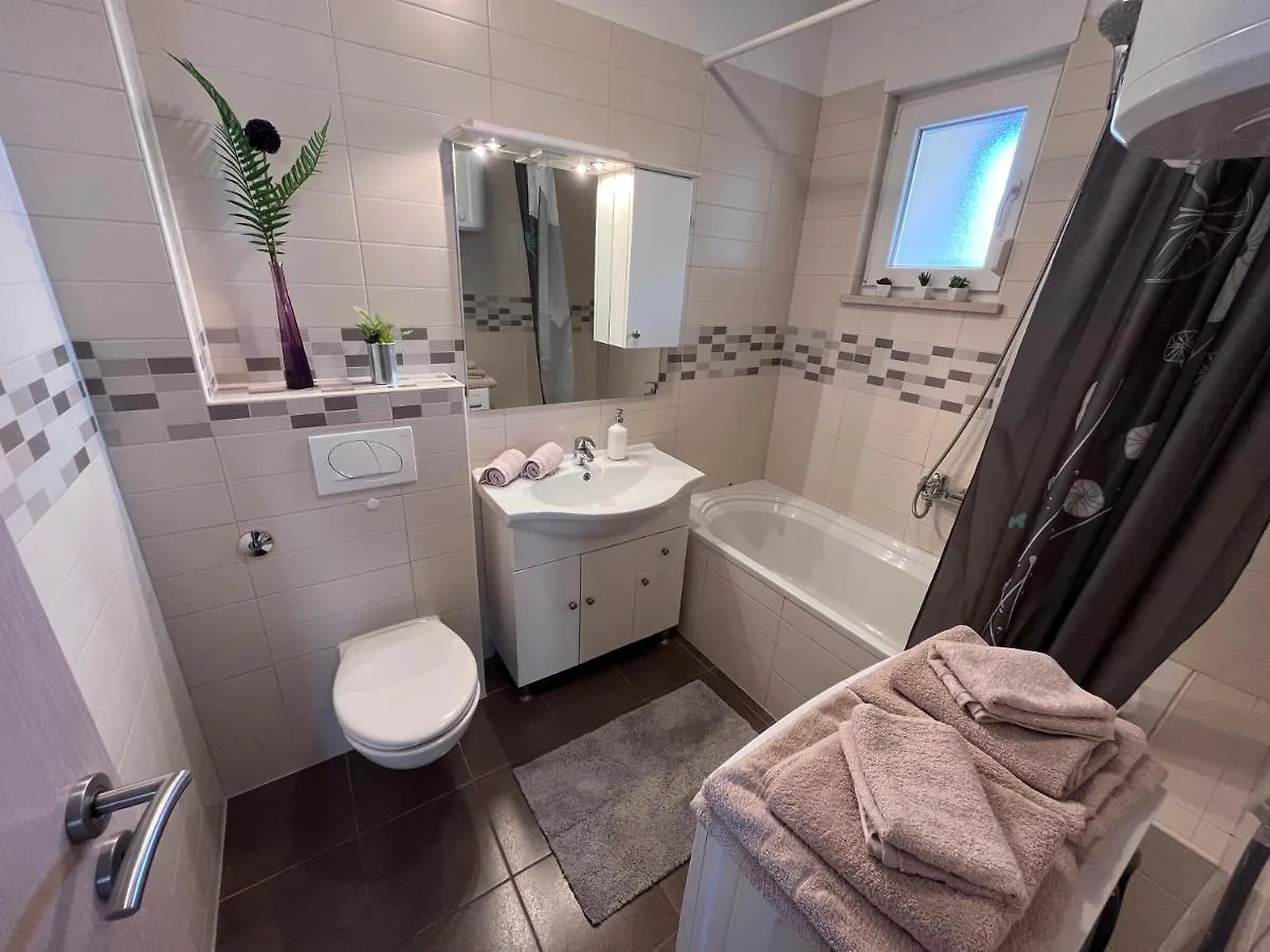 Mavarstica Bay View Apartment With Garage Trogir