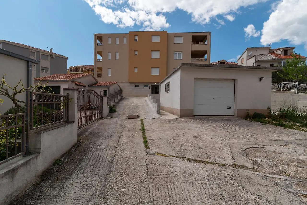 Mavarstica Bay View Apartment With Garage Trogir